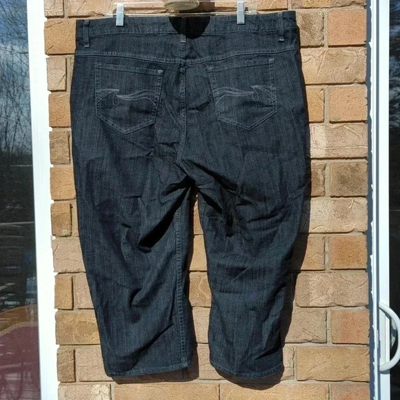 Dark Wash  Capris - Picture 2 of 5